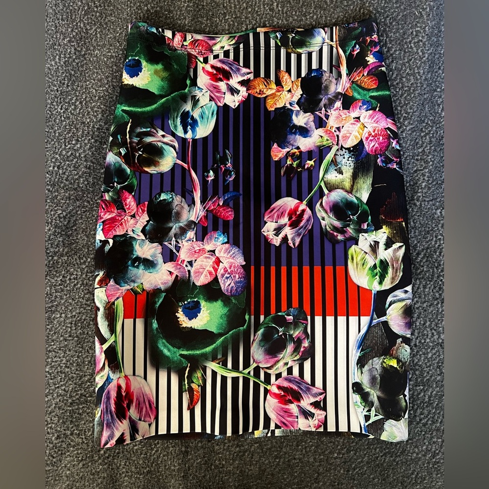 Boutique skirt M